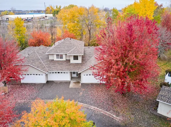 1364 Island Dr, Forest Lake, MN 55025