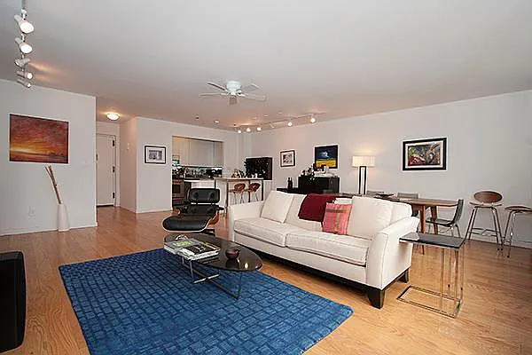 Rented by R New York | media 8