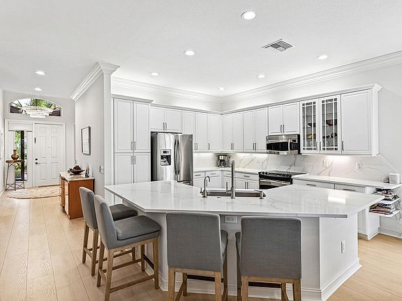 5th image of 10797 Carmelcove Circle