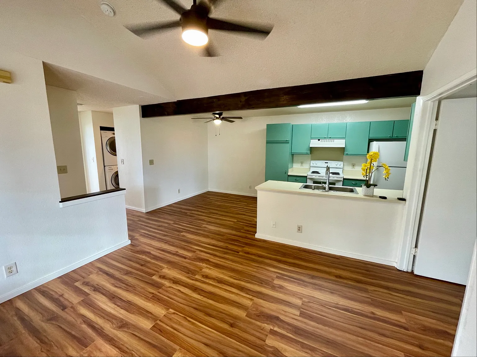 2 bed, 854 sqft, $2,800 — Photo 2