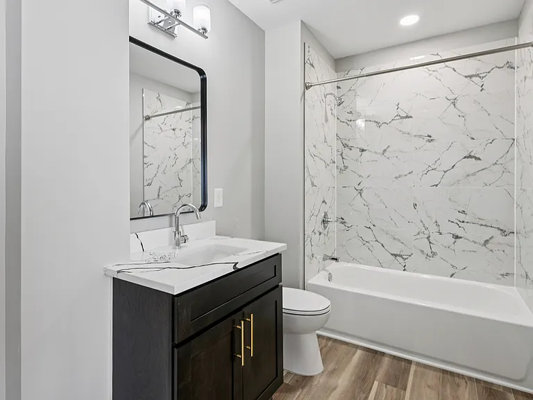 The Tucker Luxury Apartments — Photo 33