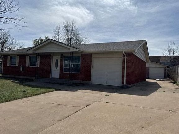 2nd image of 509 NE Cimarron Cir