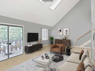 2803 Hemingway Ln, Mahwah, NJ 07430