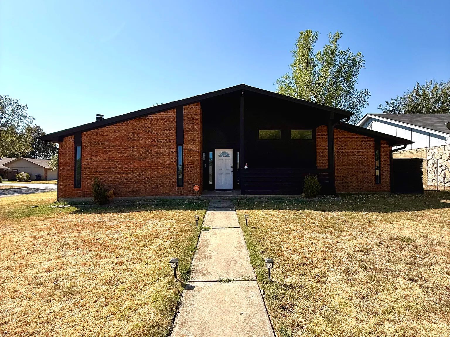 4 bed, 2443 sqft, $2,200 — Photo 1