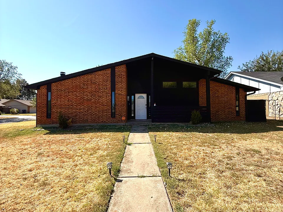 8200 NW 86th St