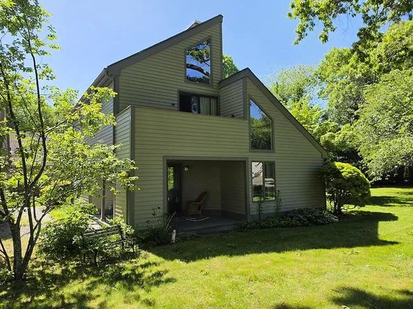 17 Yankee Glen Dr #17D, Madison, CT 06443