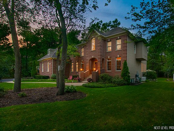 2nd image of 29W050 Forest Ln