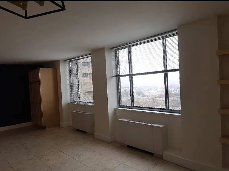 600 E 8th St #5D — Photo 2