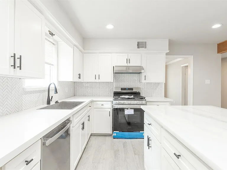 21402 Park Royale Dr — Photo 9