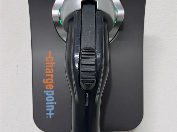 5th image of 723 Spring Gdn