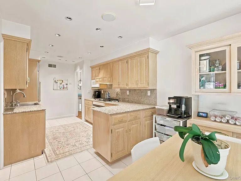 80 Hickory Hill Dr — Photo 14
