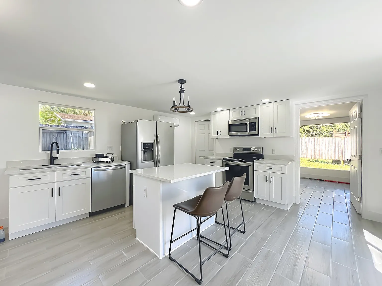 1 bed, 812 sqft, $1,700 — Photo 4