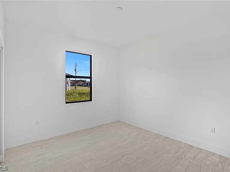 2220 Kenneth Ave S — Photo 9