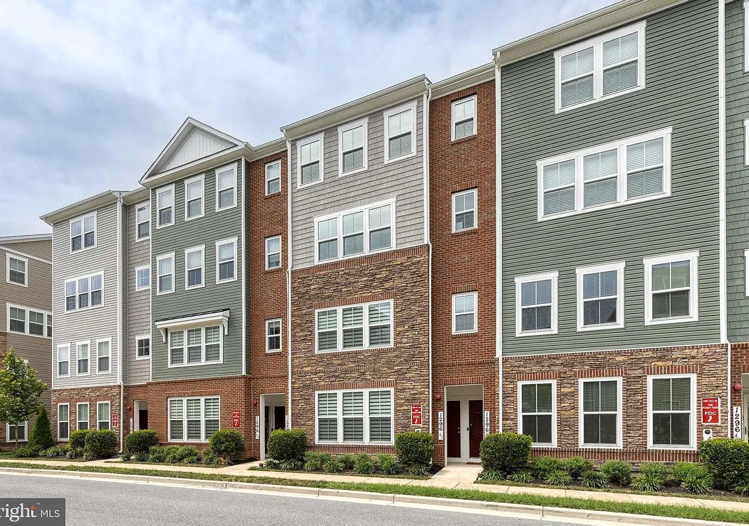 Gorgeous 2bd 2.5bth Garage Townhome in Crofton's Riverwalk — Photo 1
