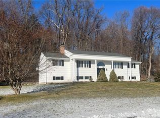 8 E Meadow Ln, Norwalk, CT 06851