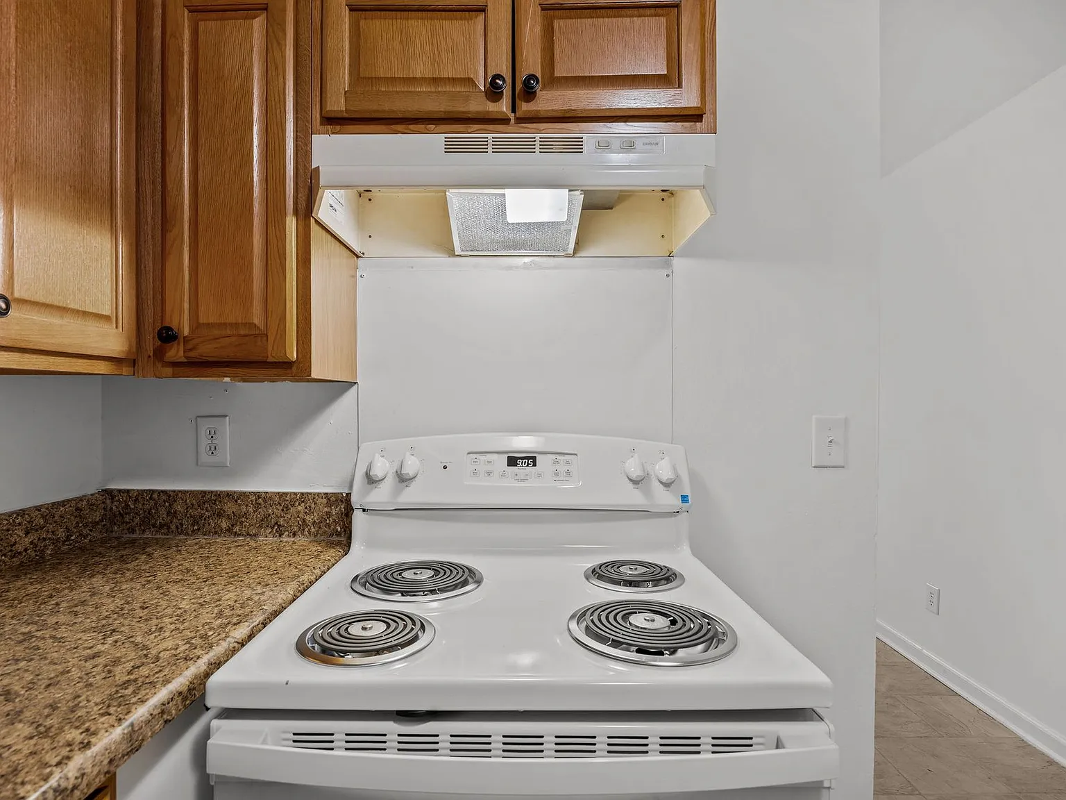 1 Bedroom/ 1 Bath apartment in the heart of Durham. — Photo 3