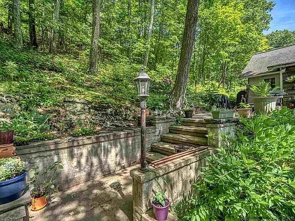 Stairs leading to apartment