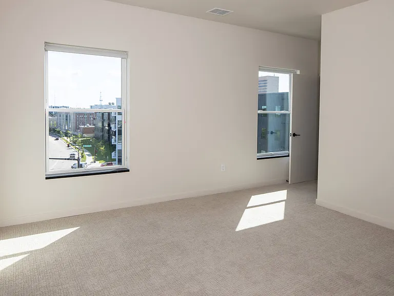 Riverhouse Apartments — Photo 16