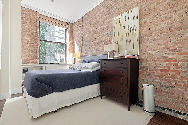 Sold by Living New York | media 4