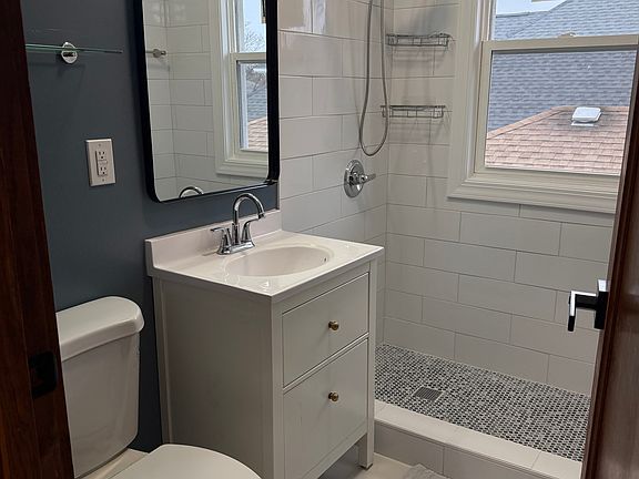 3rd image of 2123 W Touhy Ave #2