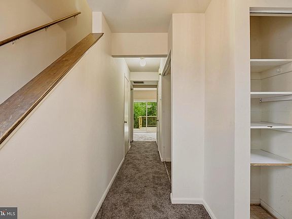5th image of 327 Woodside Pl