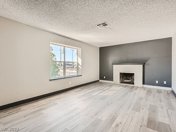 2nd image of 390 Tangerine Ct