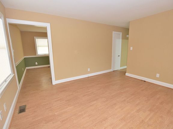 4th image of 152 Tyson Ave