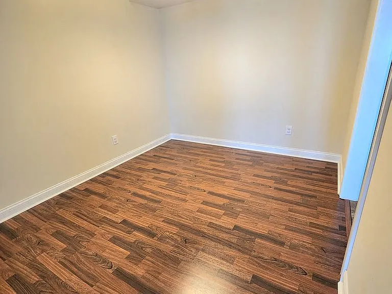 Twin Lakes Apartments — Photo 11