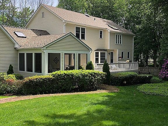 3rd image of 1 Bayberry Ln