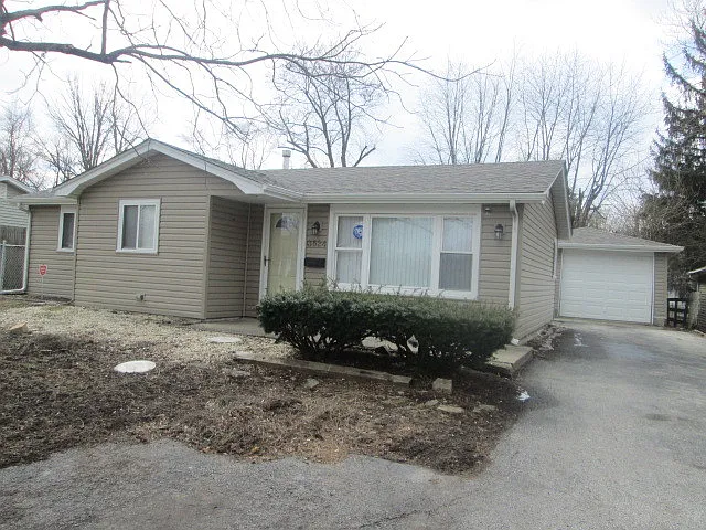 3524 John St photo 1