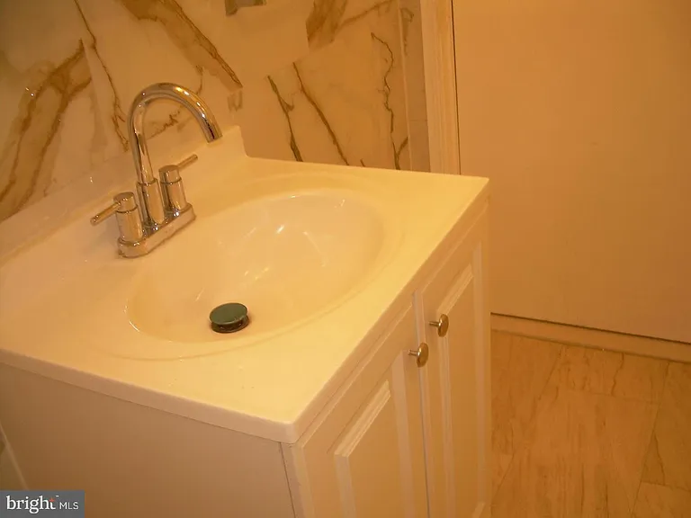 853 Anchor St — Photo 7