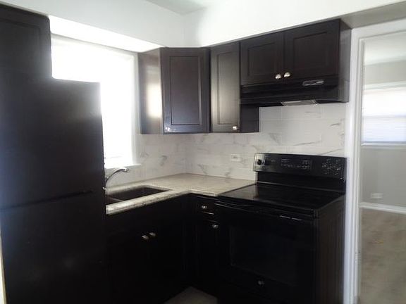 3rd image of 1340 N Main St #E1