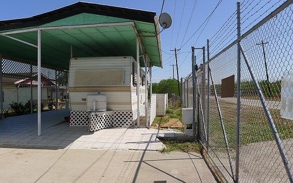 3rd image of 6937 N Expressway 77