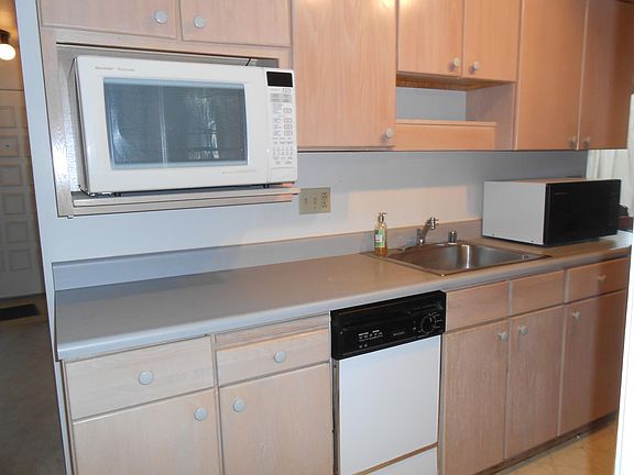 4th image of 4000 W River Edge Cir #13