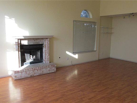 5th image of 4828 Round Rock Dr