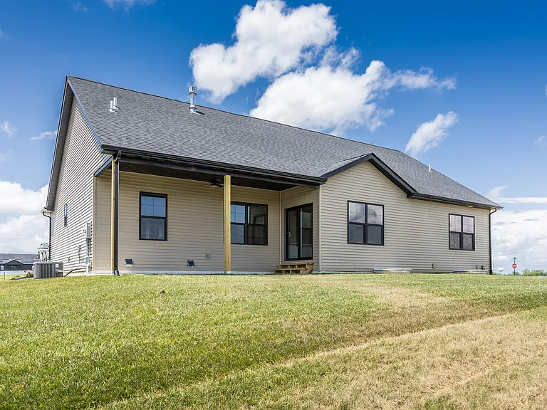 7154 Savannah Dr — Photo 30