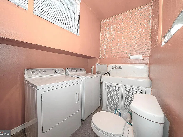418 Harlan St — Photo 13