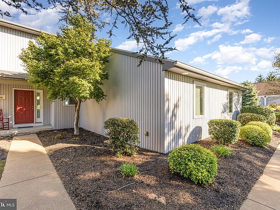 2nd image of 1523 Ridge Rd