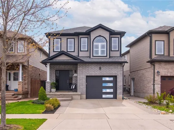208 Birkinshaw Rd, Cambridge, ON N1P 0C1