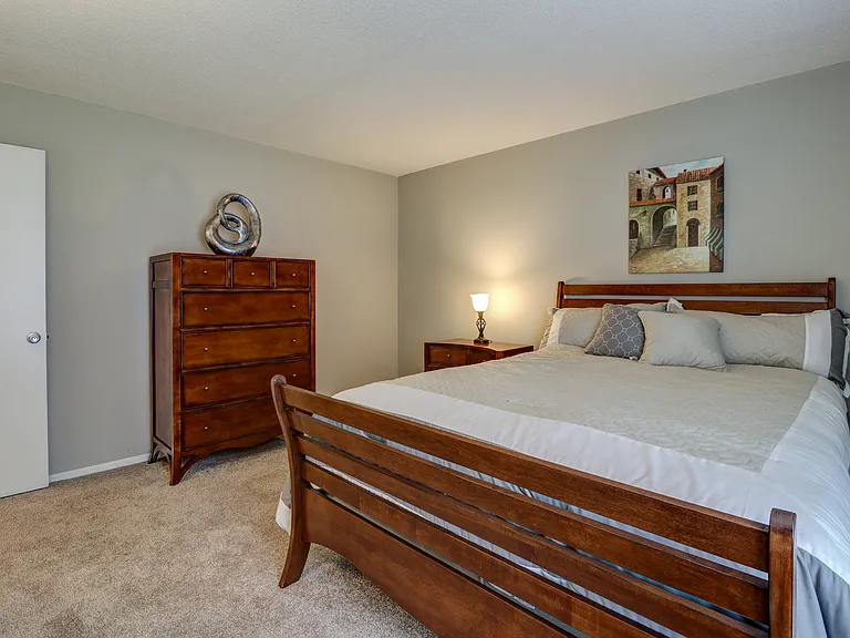 Diamond Valley Apartments — Photo 10