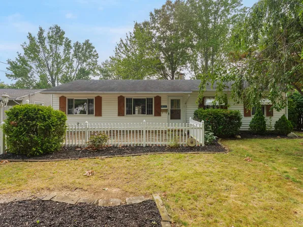 7365 Chennault Dr, North Ridgeville, OH 44039
