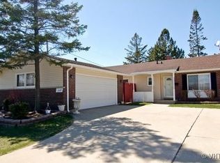 1438 Jeannette St, Des Plaines, IL 60018