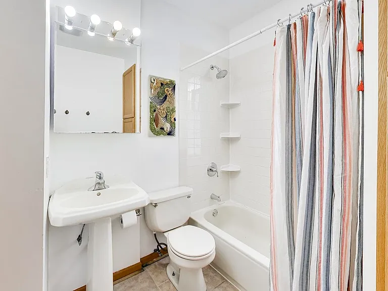 1811 Greenwood St — Photo 6