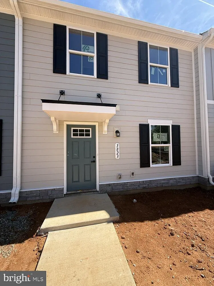 3 bed, 2.5 bath, 1220 sqft, $2,250 — Photo 1
