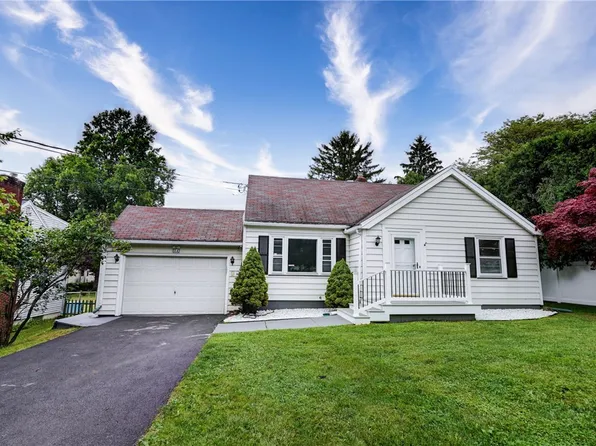 24 Rossman Dr, Webster, NY 14580