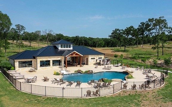 2nd image of 7323 Ranch Oaks Trl