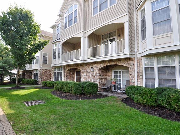 5th image of 917 Kensington Ln