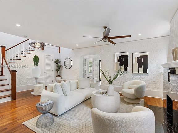 4th image of 1147 Sorolla Ave