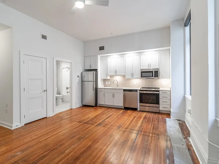 Mutual on Main Apartments — Photo 41