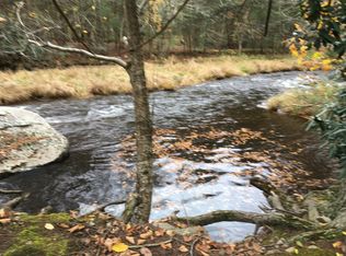 222 Creek Rd, Greentown, PA 18426